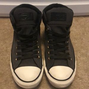 Size men’s 8 high top converse